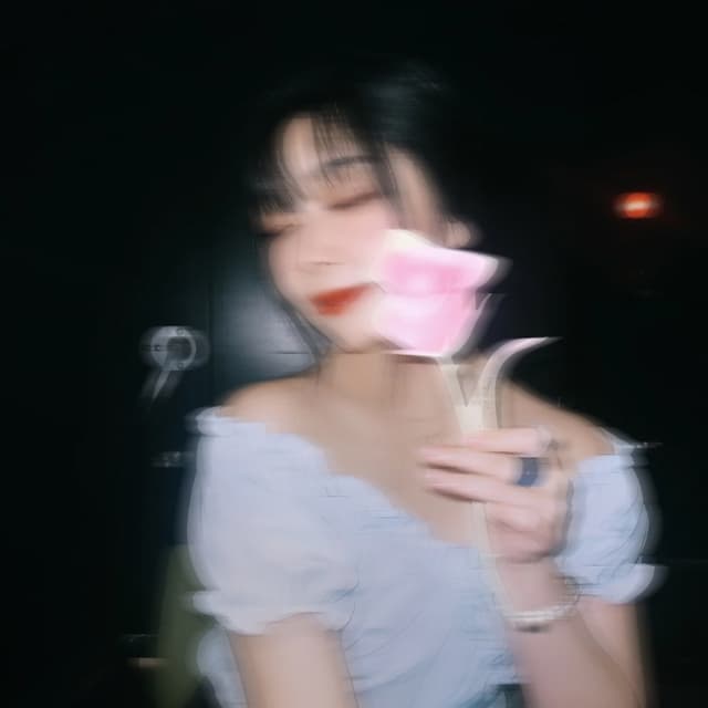 From Marketing to Design: A Freelance Journey Fueled by Creativity and Resilience