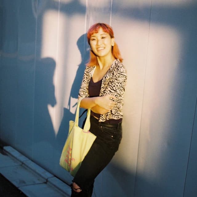 グラフィックデザインへの再挑戦と写真を通して、クリエイティブなキャリアを築く