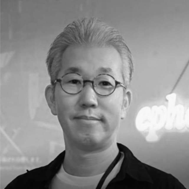 Behind the Split Scenes: Stories Connected through Film Cameras and Instax